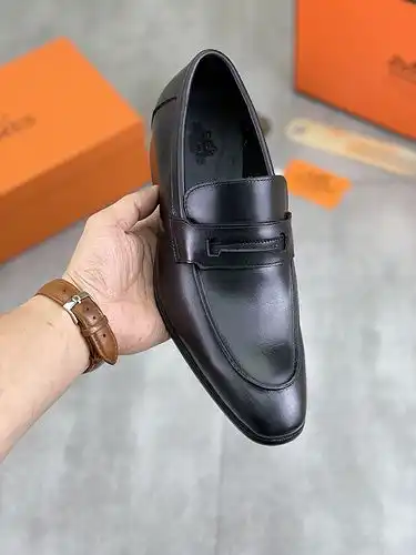 Código de modelo masculino Hermes 1yu21yu4b8po talla 3844