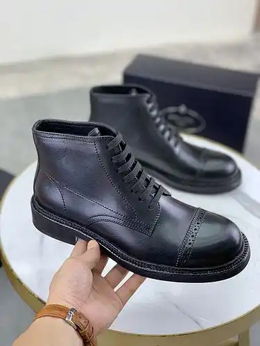 El Código de modelo masculino de la suela exterior de cuero Prada 1yu21yu4f4poo tamaño 39443845 se p