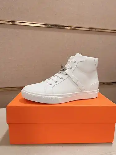 Código Hermes para hombres 1yu21yupob5boo talla 3844