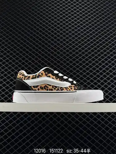 El proceso de sulfuración de la etiqueta real de los zapatos masculinos y femeninos 1yu2poo VANS act