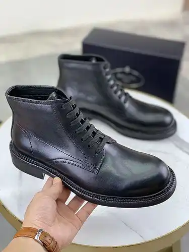 El Código de modelo masculino de la suela exterior de cuero Prada 1yu21yu4f4poo tamaño 39443845 se p