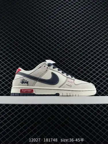 La versión 24poo XC del NK SB Dunk Low Supreme se une al patrón de litchi negro en inglés para conme