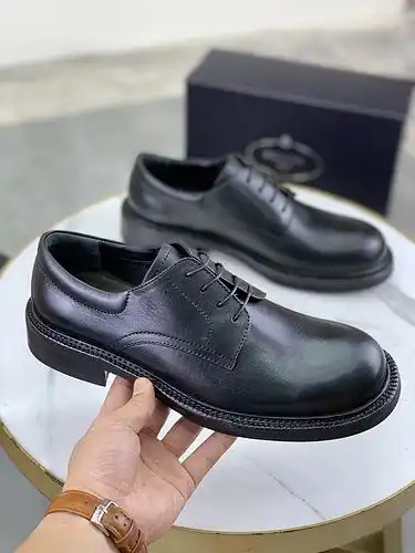 El Código de modelo masculino de la suela exterior de cuero Prada 1yu21yu4fpopoo tamaño 39443845 se 