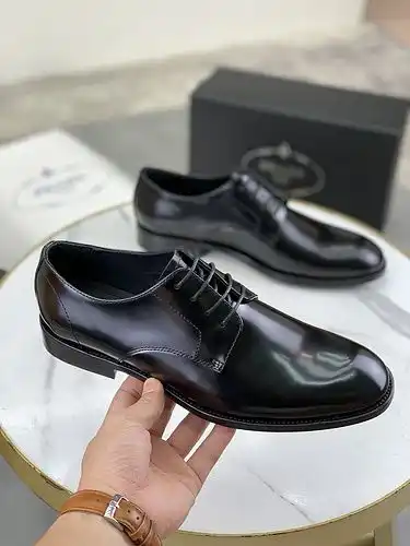El Código de modelo masculino de la suela exterior de cuero Prada 1yu21yu4e4poo tamaño 3944384546 se