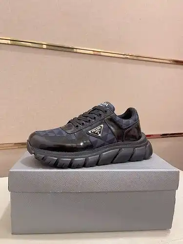 Código de ropa masculina Prada 1yu21yupoocboo talla 3844