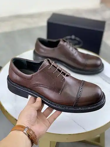 El Código de modelo masculino de la suela exterior de cuero Prada 1yu21yu4fpopoo tamaño 39443845 se 