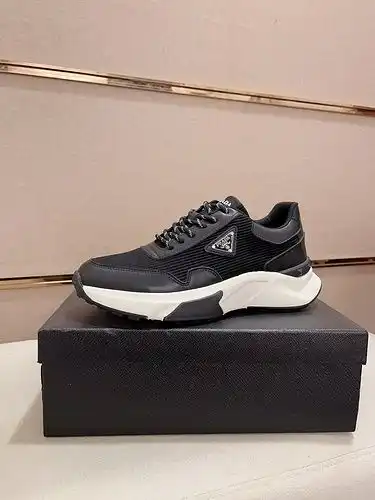 Código de modelo masculino Prada 1yu21yupob6poo talla 3844