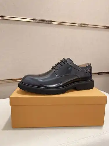 Código masculino LV 1yu222c1yupo talla 3844