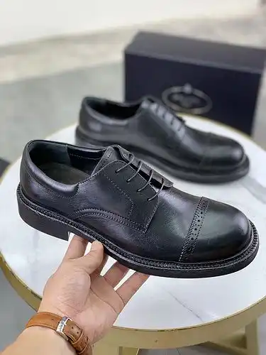 El Código de modelo masculino de la suela exterior de cuero Prada 1yu21yu4fpopoo tamaño 39443845 se 