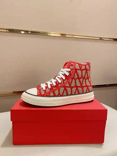 Código de modelo masculino Valentino 1yu222b7poo talla 3844