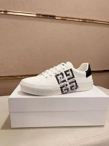 Código de modelo masculino Givenchy 1yu222b4po talla 3844