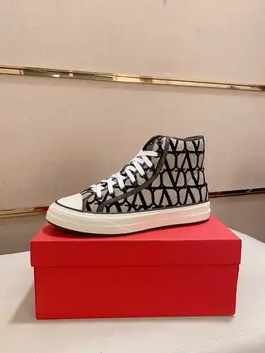 Código de modelo masculino Valentino 1yu222b7poo talla 3844