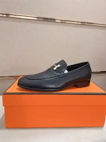 Código de modelo masculino Hermes 1yu222b9po talla 3844