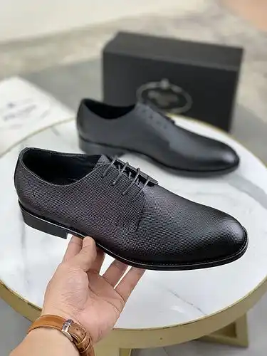 El Código de modelo masculino de la suela exterior de cuero Prada 1yu21yu4e4poo tamaño 3944384546 se