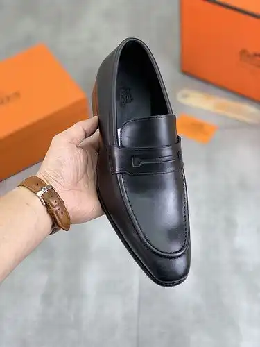 Código de modelo masculino Hermes 1yu21yu4b8po talla 3844