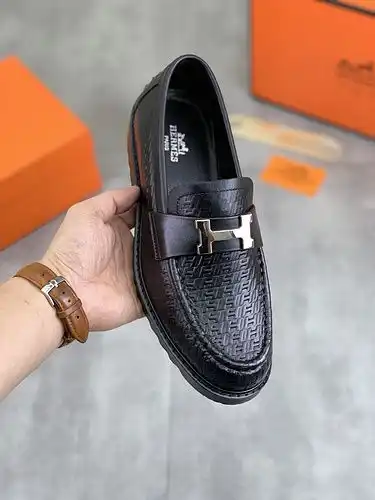 Código de modelo masculino Hermes 1yu21yu4b8po talla 3844