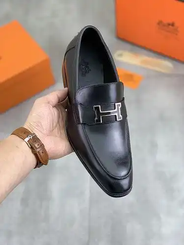 Código de modelo masculino Hermes 1yu21yu4b8po talla 3844