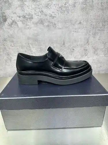 Código de modelo masculino Prada 1yu23pood6poo talla 3946