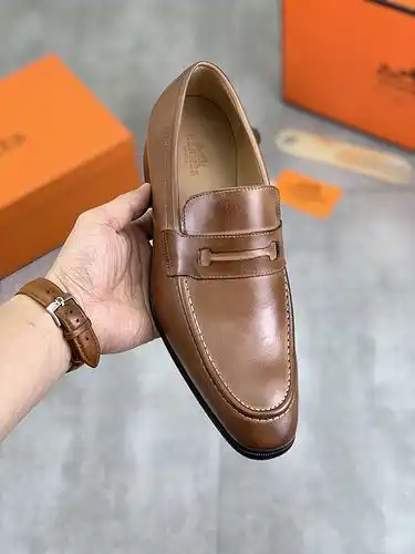 Código de modelo masculino Hermes 1yu21yu4b8po talla 3844