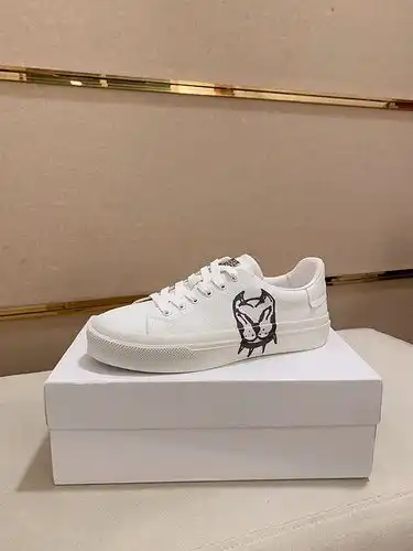 Código de modelo masculino Givenchy 1yu222b4po talla 3844