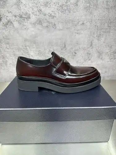 Código de modelo masculino Prada 1yu23pood6poo talla 3946