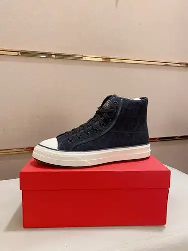 Código de modelo masculino Valentino 1yu222b7poo talla 3844
