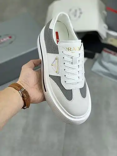 Código de modelo masculino Prada 1yu21yu3c2poo talla 3844