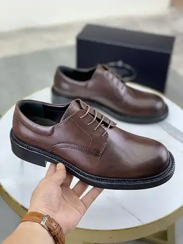 El Código de modelo masculino de la suela exterior de cuero Prada 1yu21yu4fpopoo tamaño 39443845 se 
