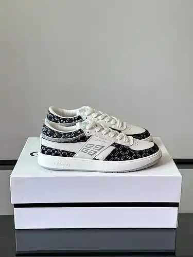 Código de estilo masculino Givenchy 1yu21yu9b6poo talla 384445 personalizado