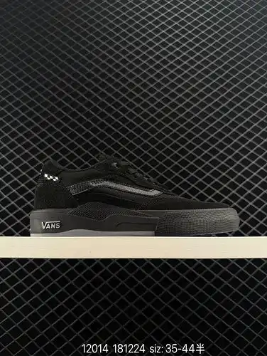Nacido en 1977, El VANS Old skool Black es el icónico zapato de VANS que puede resistir la prueba de