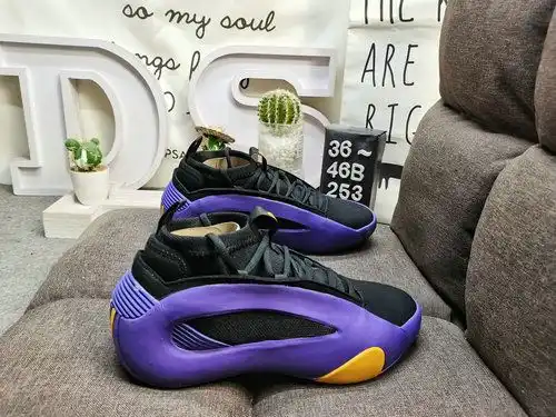 El nuevo esquema de color Adidas Harden Volume 8 if8458, de clase corporativa 253d, cuenta con un di