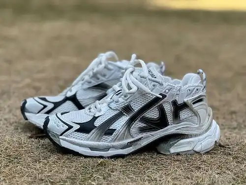 Balenciaga Runner graffiti zapatillas deportivas de gama baja con tirantes de malla balenciaga 75 or