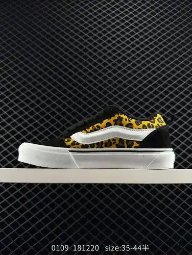 El 1yupopooo - VANS se transforma instantáneamente en un fashionista y su aspecto súper bonito ilumi