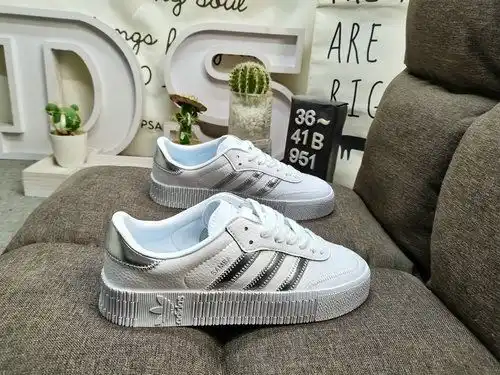 La versión BM preferida de 951yudadidas Adidas utiliza un material superior de cuero de vaca con pat