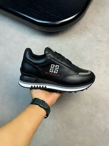 El Código de modelo masculino Givenchy poo1yupoo4cpooo tamaño 39443845 se puede personalizar