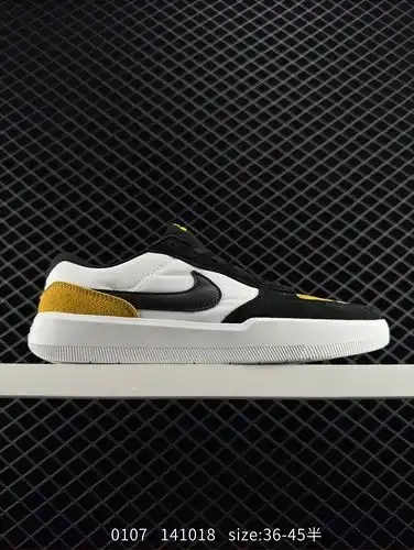 La versión de desarrollo de la versión de papel base intacta de medio tamaño de los zapatos masculin