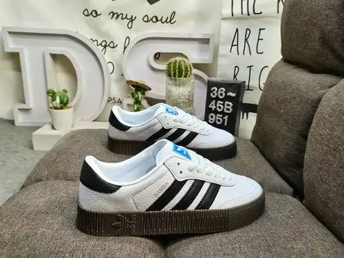 La versión BM preferida de 951yudadidas Adidas utiliza un material superior de cuero de vaca con pat