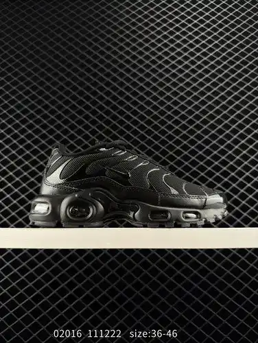 El Nike air max plus es el representante de la alternativa de nike. nació en 1996 y fue la primera z