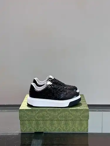 Gucci Mens Edition Código 0214C00 Talla 3844
