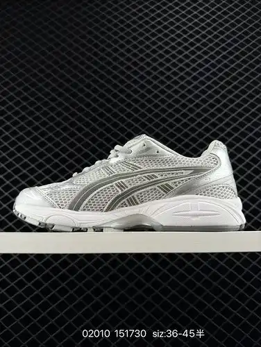 ASICS gel1 utiliza una mezcla de mallas y cuero para crear una sensación retro y estratificada. las 