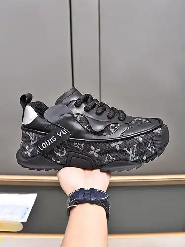 LV Mens Código 0218C20 Tamaño 3944 45 38 personalizado no reembolsable