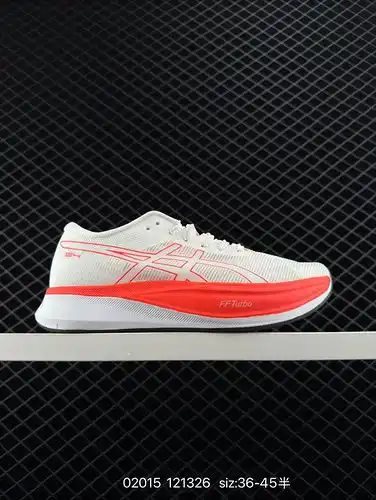 AsicsAsics actualiza la última versión de desarrollo original utilizando un material tejido y torcid