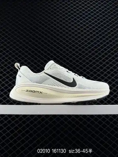 NK Air Zoom Vomero 18 Calzado para correr por carretera ligero y cómodo HM63101 con una textura suav