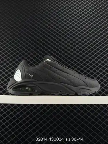 La serie Nike X nocta, el primer zapato de la colección de zapatillas deportivas y casuales retro de