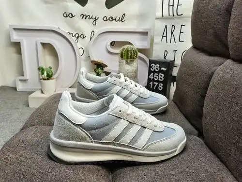 La serie de zapatos deportivos retro 178D adidas SL 72 RTN es popular en todo el mundo Montando en e