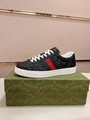 Gucci Mens Edition Código 0217C10 Talla 3844