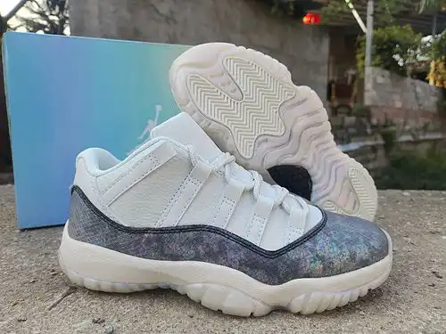 AIR JORDAN11 LOW JORDAN11 Low Bang Serpiente Año Coloridos Hombres y Mujeres 3647