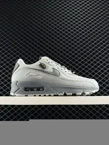 La parte superior de la zapatilla de correr amortiguadora retro clásica Nike Air Max 90 está hecha d