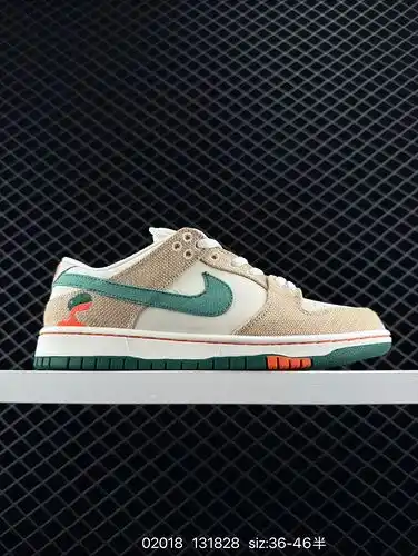 Los zapatos de colaboración Nike SB Dunk Low Soda presentan blanco como color base con colores verde