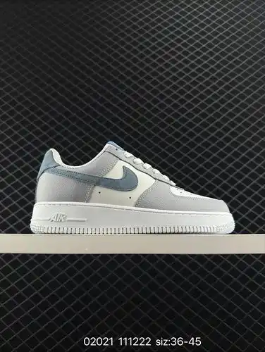 El Nike Air Force 1 Mid 07 Air Force One combina un aspecto retro y moderno con una suave y elástica